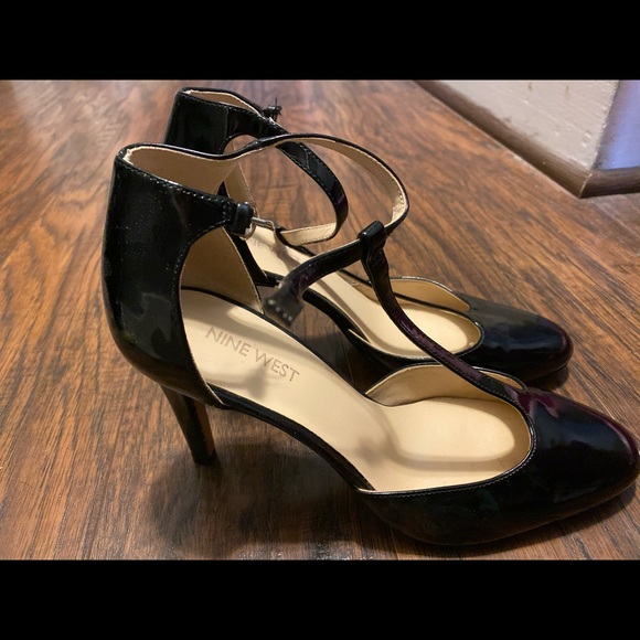 Nine West Size 7 strapping heels - Picture 3 of 4